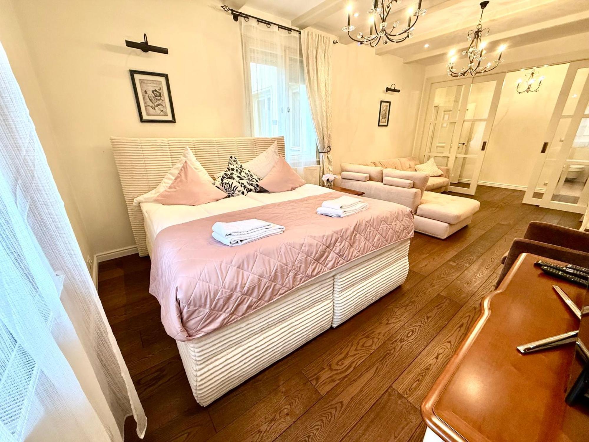 Unique Charles Bridge 2Bdr Apartment. براغ المظهر الخارجي الصورة